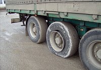 Выход из строя резины на тент полуприцепе автотранспортного предприятия